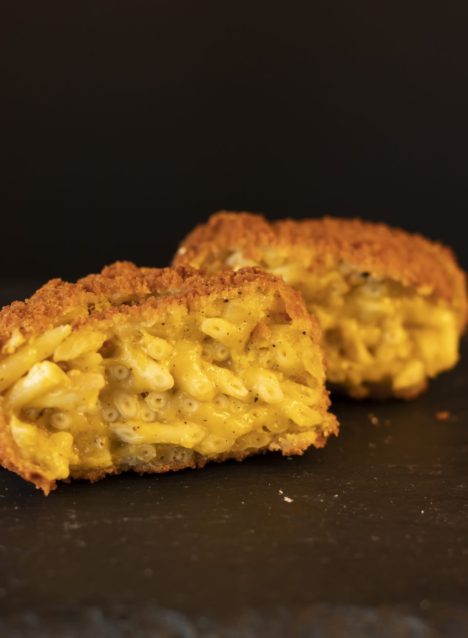 Frittatina Carbonara Garzia fritta e aperta: il cuore cremoso